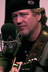 Dan Stevens, no flash